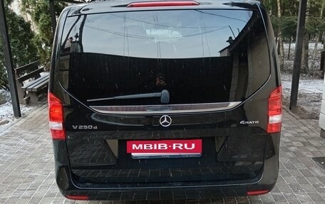 Mercedes-Benz V-Класс, 2018 год, 4 900 000 рублей, 3 фотография