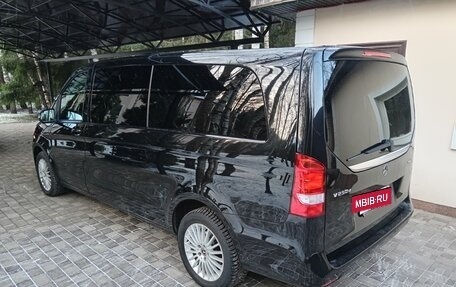 Mercedes-Benz V-Класс, 2018 год, 4 900 000 рублей, 2 фотография