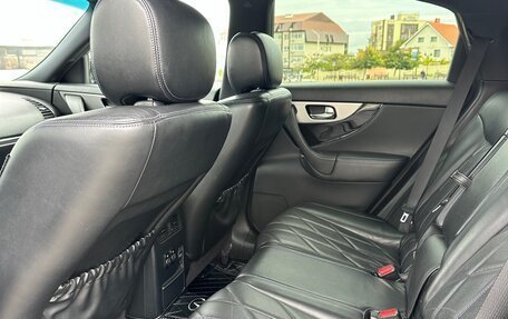 Infiniti QX70, 2014 год, 2 930 000 рублей, 11 фотография