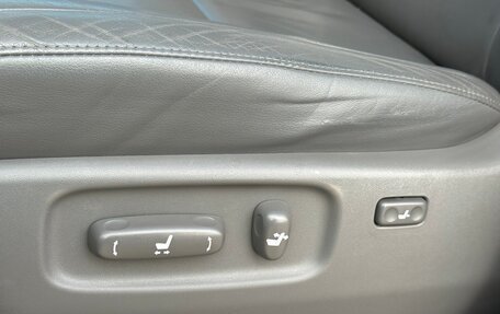 Toyota Land Cruiser 200, 2010 год, 3 190 000 рублей, 23 фотография