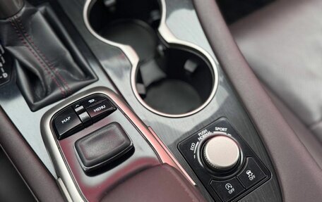 Lexus RX IV рестайлинг, 2018 год, 4 100 000 рублей, 16 фотография