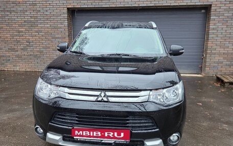 Mitsubishi Outlander III рестайлинг 3, 2014 год, 1 500 000 рублей, 1 фотография
