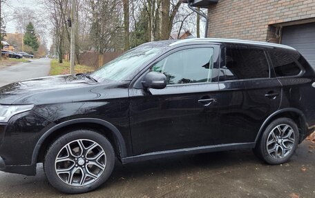 Mitsubishi Outlander III рестайлинг 3, 2014 год, 1 500 000 рублей, 2 фотография