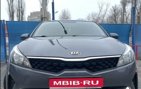 KIA Rio IV, 2021 год, 1 680 000 рублей, 1 фотография