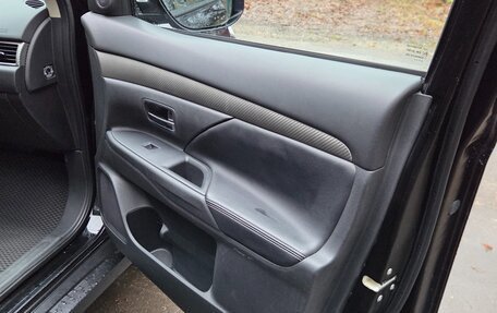 Mitsubishi Outlander III рестайлинг 3, 2014 год, 1 500 000 рублей, 9 фотография