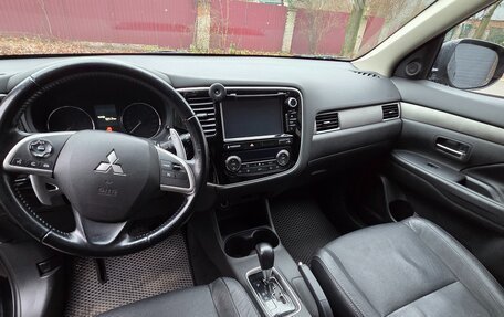 Mitsubishi Outlander III рестайлинг 3, 2014 год, 1 500 000 рублей, 14 фотография