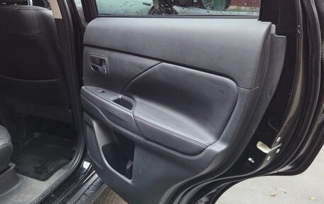 Mitsubishi Outlander III рестайлинг 3, 2014 год, 1 500 000 рублей, 10 фотография