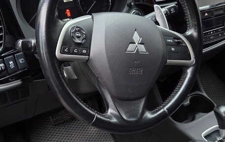 Mitsubishi Outlander III рестайлинг 3, 2014 год, 1 500 000 рублей, 13 фотография
