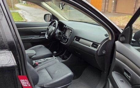 Mitsubishi Outlander III рестайлинг 3, 2014 год, 1 500 000 рублей, 7 фотография