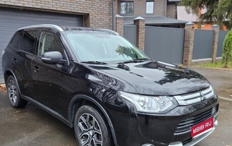 Mitsubishi Outlander III рестайлинг 3, 2014 год, 1 500 000 рублей, 6 фотография