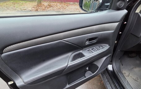 Mitsubishi Outlander III рестайлинг 3, 2014 год, 1 500 000 рублей, 15 фотография