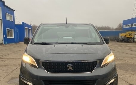 Peugeot Traveller I, 2020 год, 2 500 000 рублей, 1 фотография