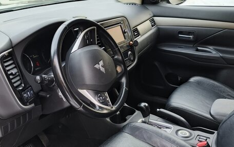 Mitsubishi Outlander III рестайлинг 3, 2012 год, 1 010 000 рублей, 8 фотография