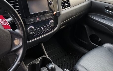 Mitsubishi Outlander III рестайлинг 3, 2012 год, 1 010 000 рублей, 10 фотография