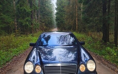 Mercedes-Benz E-Класс, 1998 год, 950 000 рублей, 1 фотография