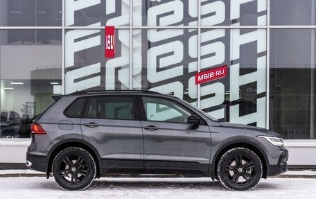 Volkswagen Tiguan II, 2021 год, 3 570 000 рублей, 5 фотография