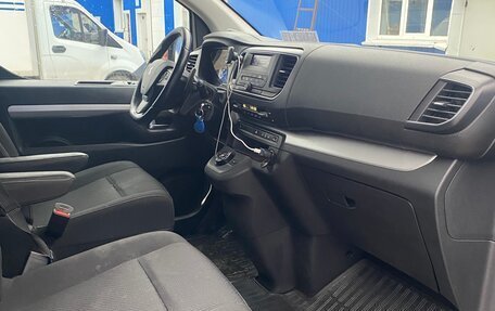 Peugeot Traveller I, 2020 год, 2 500 000 рублей, 7 фотография