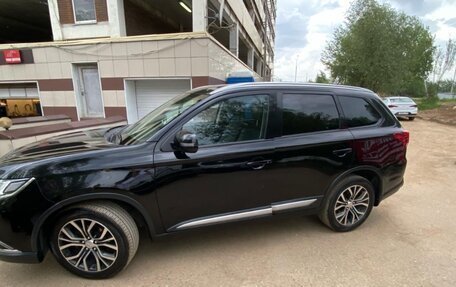 Mitsubishi Outlander III рестайлинг 3, 2016 год, 1 450 000 рублей, 8 фотография