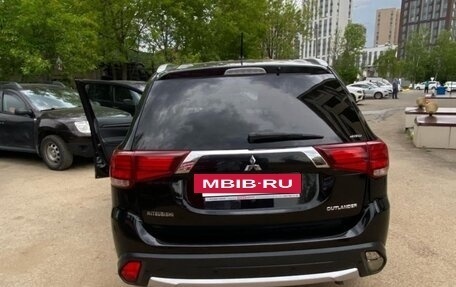 Mitsubishi Outlander III рестайлинг 3, 2016 год, 1 450 000 рублей, 3 фотография