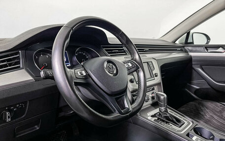 Volkswagen Passat B8 рестайлинг, 2017 год, 1 848 000 рублей, 13 фотография