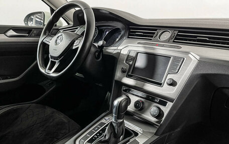 Volkswagen Passat B8 рестайлинг, 2017 год, 1 848 000 рублей, 9 фотография