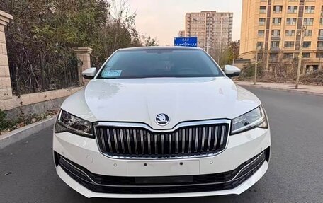 Skoda Superb III рестайлинг, 2022 год, 2 200 000 рублей, 2 фотография