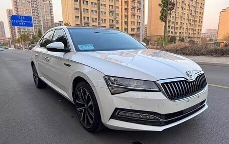 Skoda Superb III рестайлинг, 2022 год, 2 200 000 рублей, 3 фотография