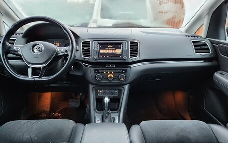 Volkswagen Sharan II, 2016 год, 1 660 000 рублей, 4 фотография