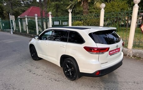 Toyota Highlander III, 2016 год, 3 250 000 рублей, 1 фотография