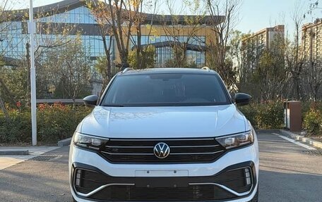 Volkswagen T-Roc I, 2022 год, 1 850 000 рублей, 2 фотография