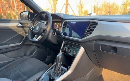 Volkswagen T-Roc I, 2022 год, 1 850 000 рублей, 21 фотография