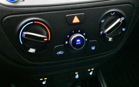 Hyundai Solaris II рестайлинг, 2017 год, 1 439 000 рублей, 8 фотография