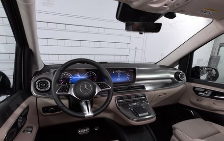 Mercedes-Benz V-Класс, 2024 год, 17 750 000 рублей, 9 фотография