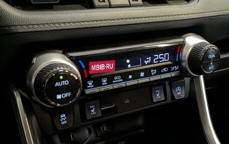 Toyota RAV4, 2023 год, 3 995 000 рублей, 28 фотография