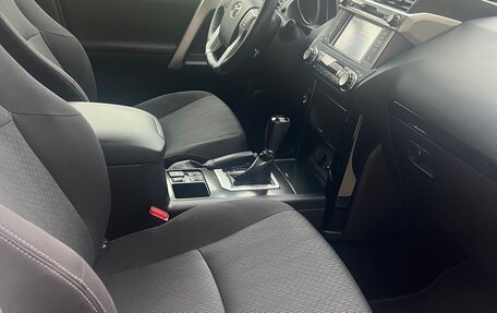 Toyota Land Cruiser Prado 150 рестайлинг 2, 2015 год, 4 499 000 рублей, 18 фотография