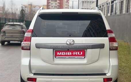 Toyota Land Cruiser Prado 150 рестайлинг 2, 2015 год, 4 499 000 рублей, 11 фотография