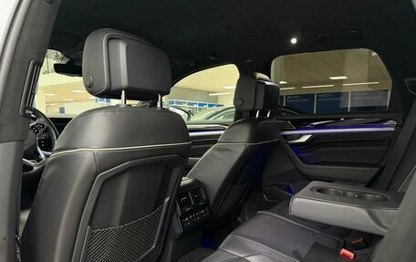 Volkswagen Touareg III, 2018 год, 3 890 000 рублей, 14 фотография