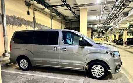Hyundai H-1 II рестайлинг, 2018 год, 2 350 000 рублей, 4 фотография