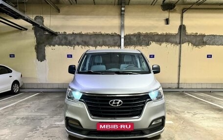 Hyundai H-1 II рестайлинг, 2018 год, 2 350 000 рублей, 2 фотография