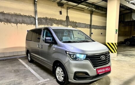 Hyundai H-1 II рестайлинг, 2018 год, 2 350 000 рублей, 3 фотография