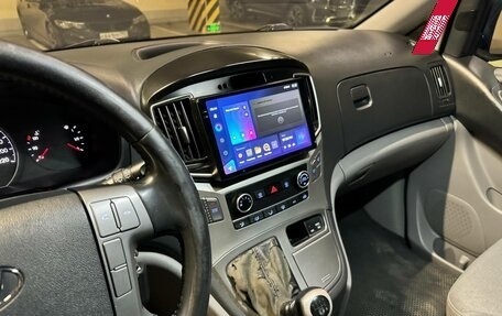 Hyundai H-1 II рестайлинг, 2018 год, 2 350 000 рублей, 14 фотография