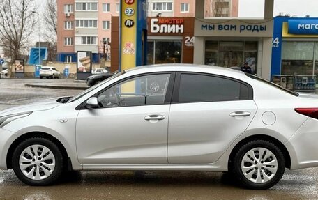KIA Rio IV, 2017 год, 999 999 рублей, 12 фотография