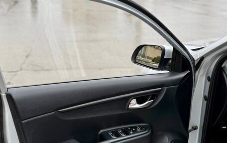 KIA Rio IV, 2017 год, 999 999 рублей, 14 фотография