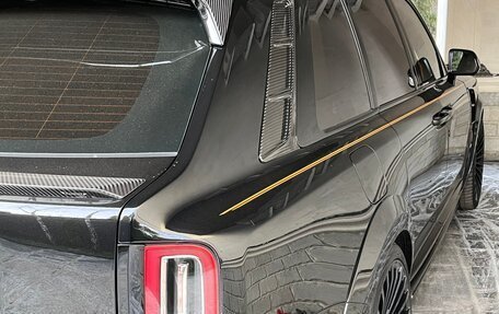 Rolls-Royce Cullinan, 2024 год, 57 000 000 рублей, 14 фотография