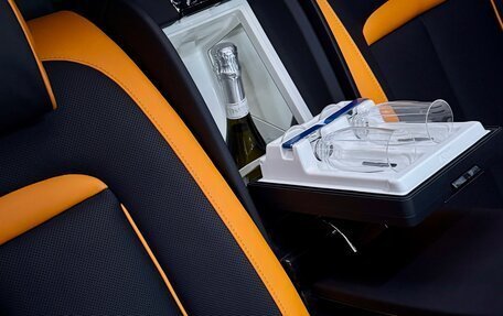 Rolls-Royce Cullinan, 2024 год, 57 000 000 рублей, 19 фотография