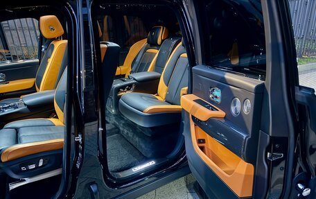 Rolls-Royce Cullinan, 2024 год, 57 000 000 рублей, 36 фотография