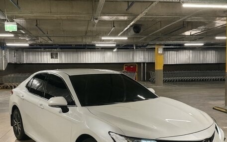 Toyota Camry, 2021 год, 3 999 999 рублей, 2 фотография