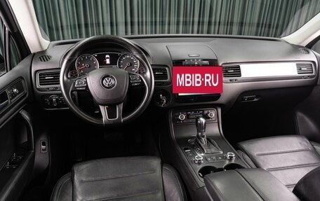 Volkswagen Touareg III, 2012 год, 1 999 000 рублей, 2 фотография