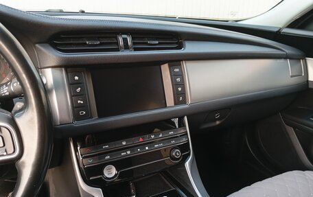 Jaguar XF II, 2017 год, 2 200 000 рублей, 11 фотография