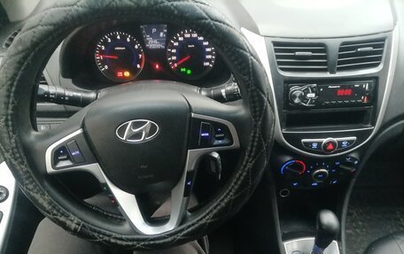 Hyundai Solaris II рестайлинг, 2011 год, 490 000 рублей, 1 фотография